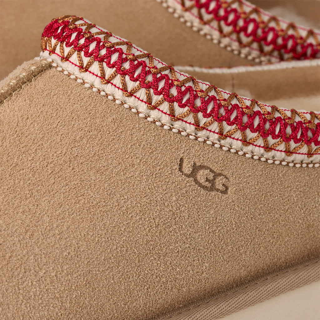 UGG Tasman II Femme – Sand / Dark Cherry