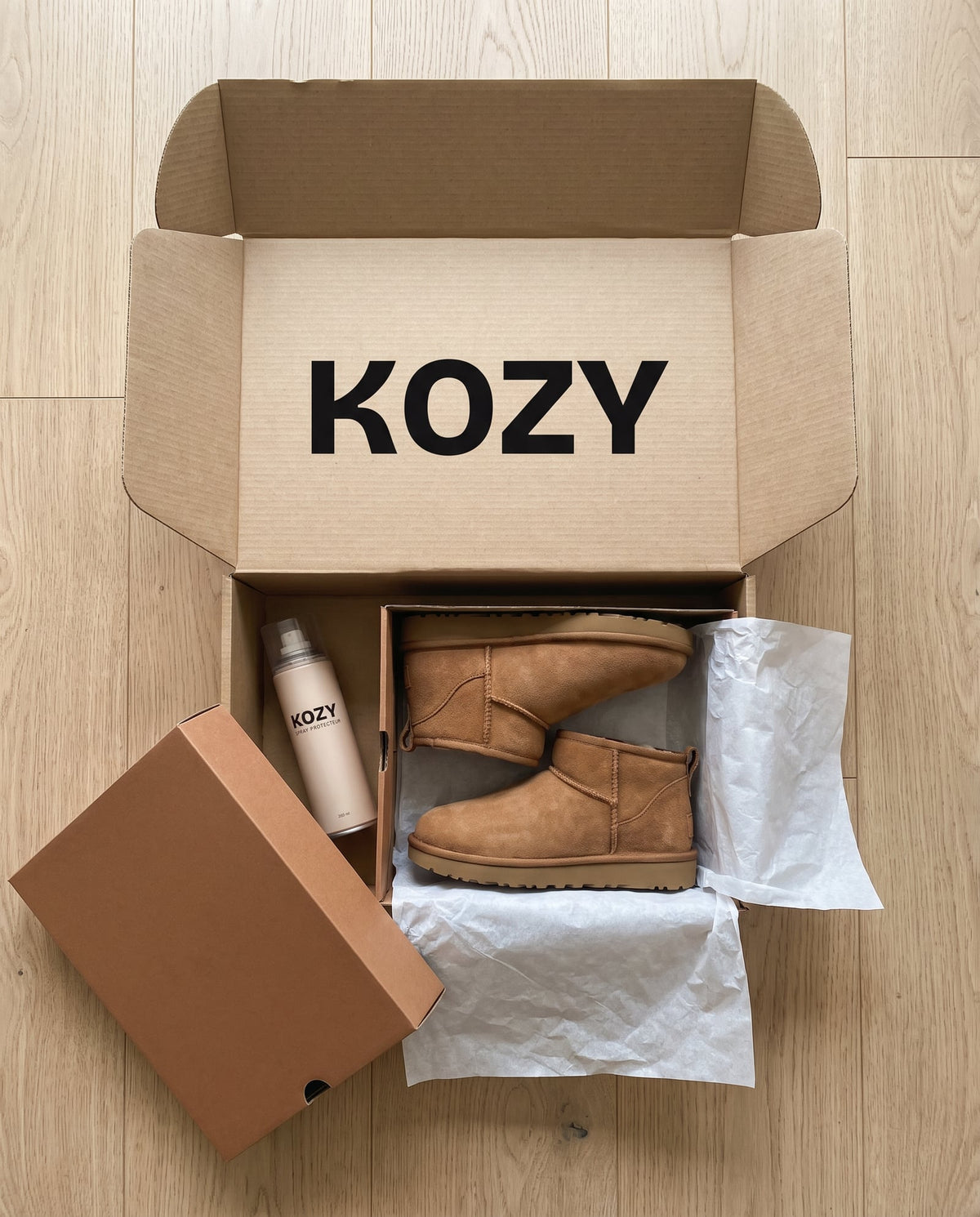 Colis KOZY ouvert : la boîte UGG d'origine et le Spray Protecteur